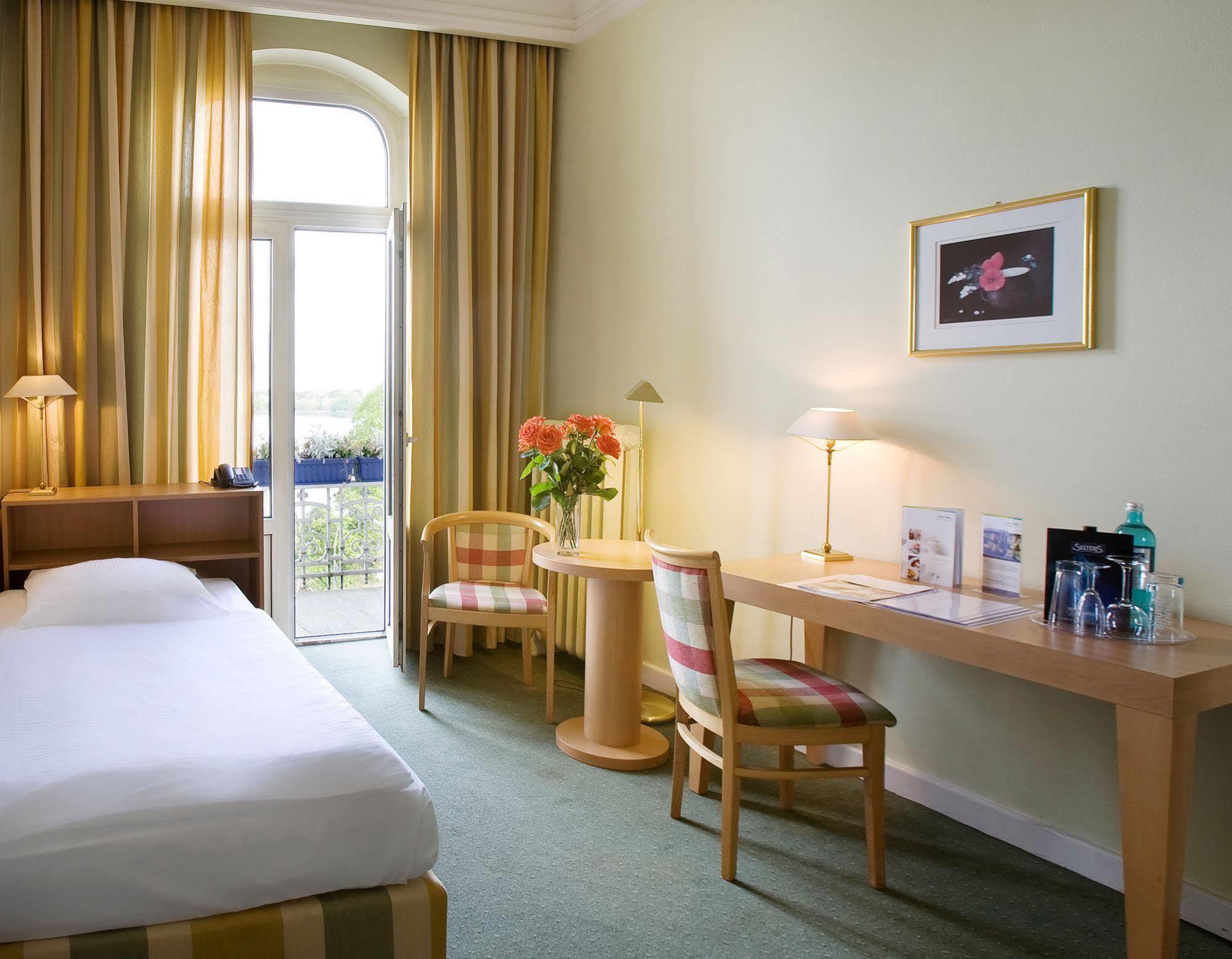 รีเลซา โฮเทล เบลวู อัน แดร์ อัลชเตอร์ Hotel ฮัมบูร์ก ภายนอก รูปภาพ