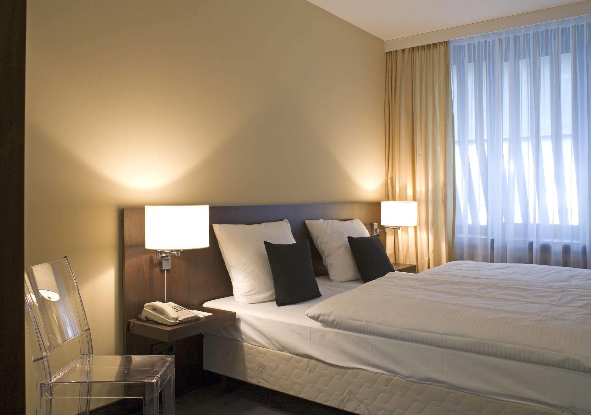 รีเลซา โฮเทล เบลวู อัน แดร์ อัลชเตอร์ Hotel ฮัมบูร์ก ภายนอก รูปภาพ